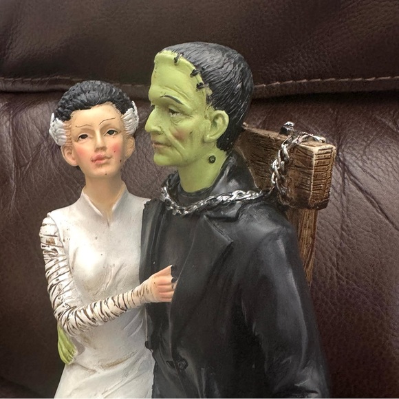 Frankenstein & Bride on Electric Chair - Spooky Night Halloween Decor - Picture 7 of 16